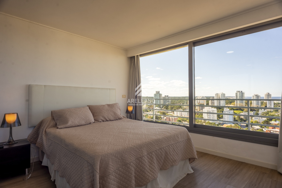 Apartamento ID.3259 - Pent-house 3 dormitorios y dependencia, playa mansa 