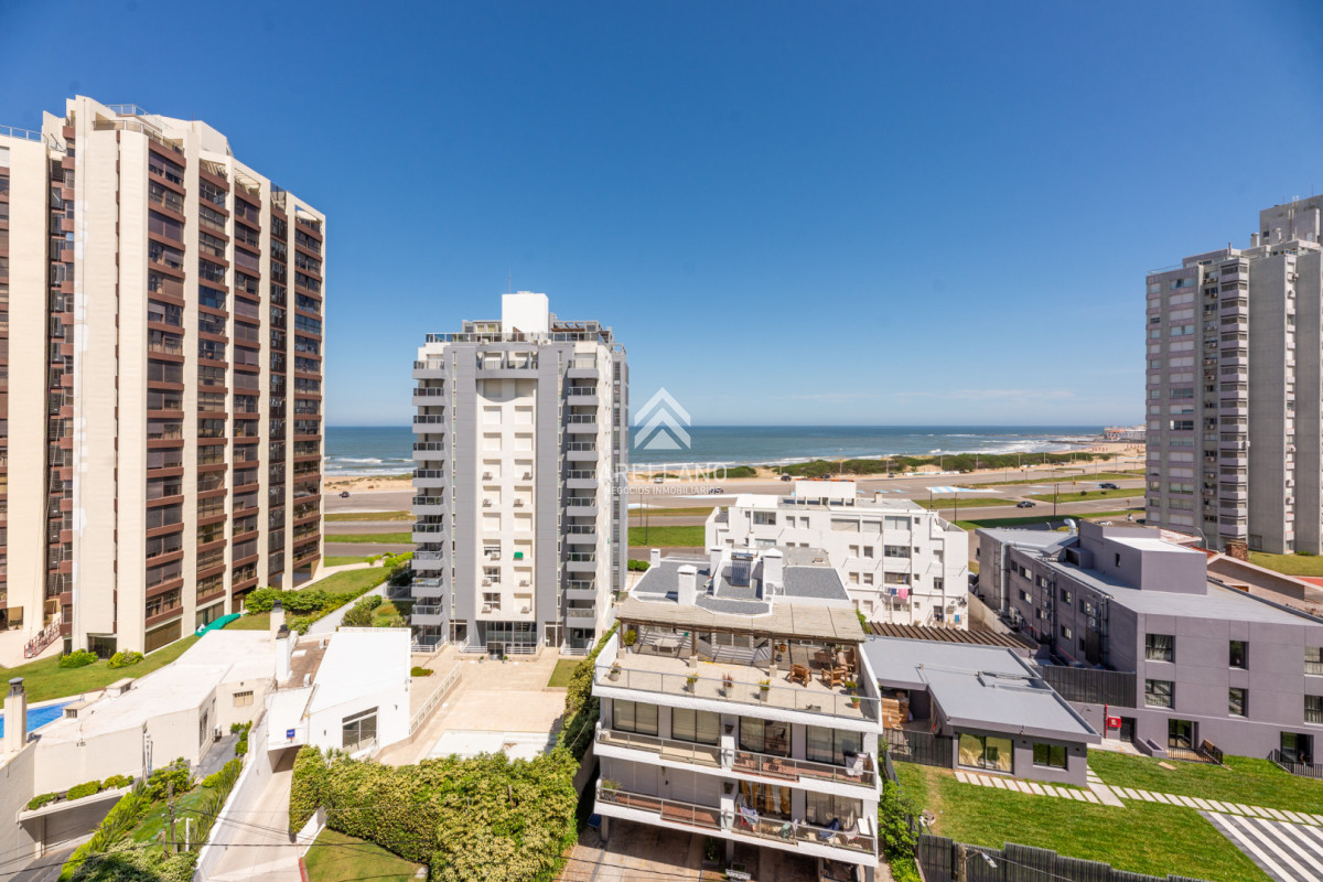 Apartamento ID.5608 - 2 dormitorios, vista al mar y garage