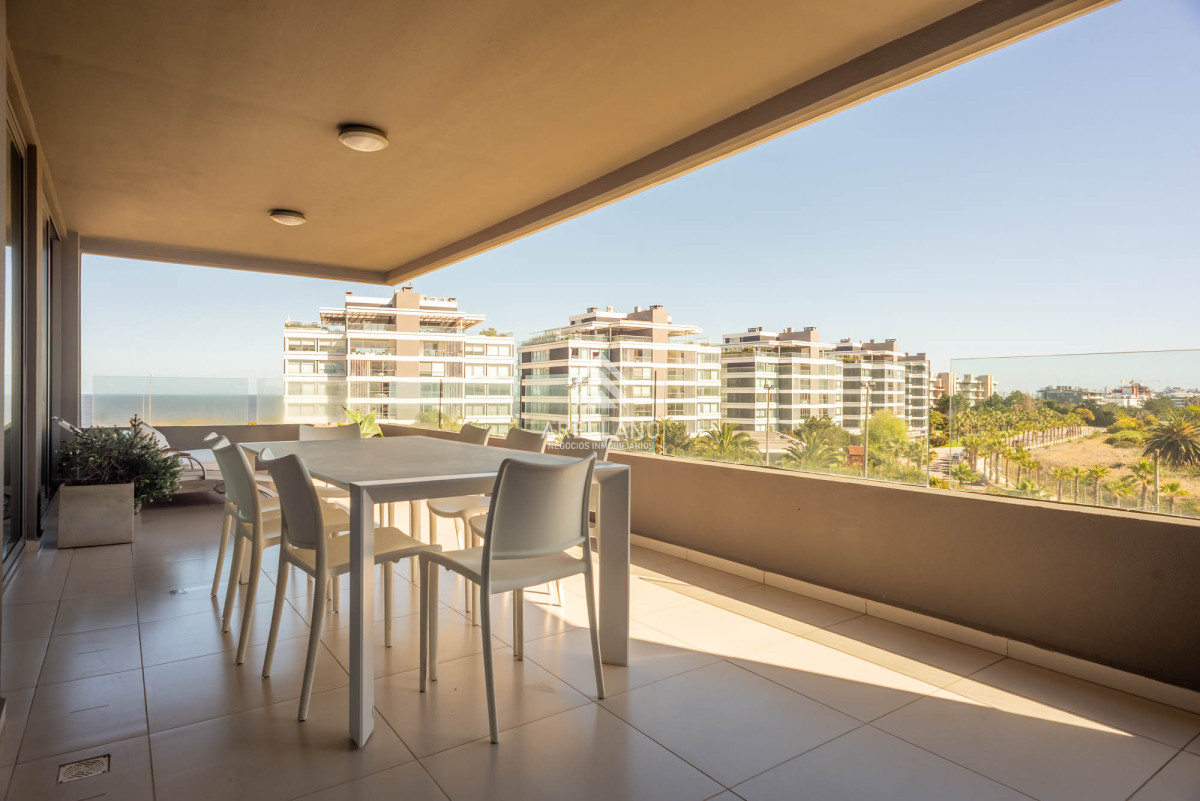 Apartamento ID.4032 - 3 DORMITORIOS Y DEPENDENCIA, Punta del este 