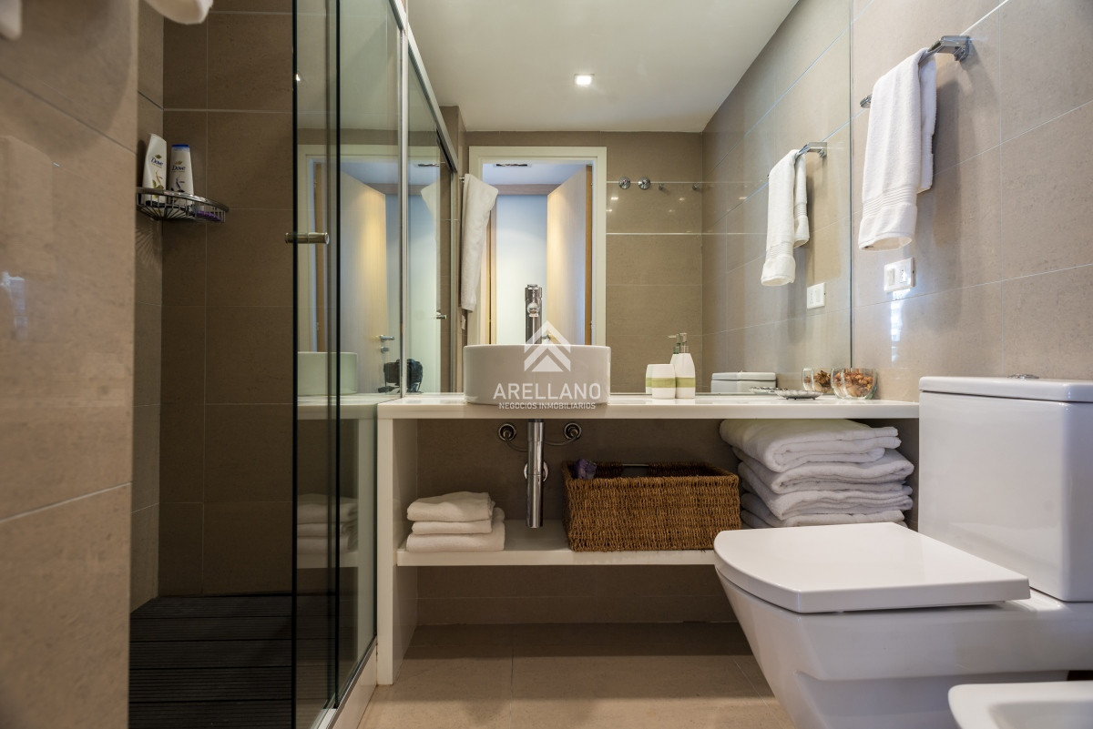 Apartamento ID.3220 - 3 dormitorios y dependencia - Playa Mansa - Piso alto