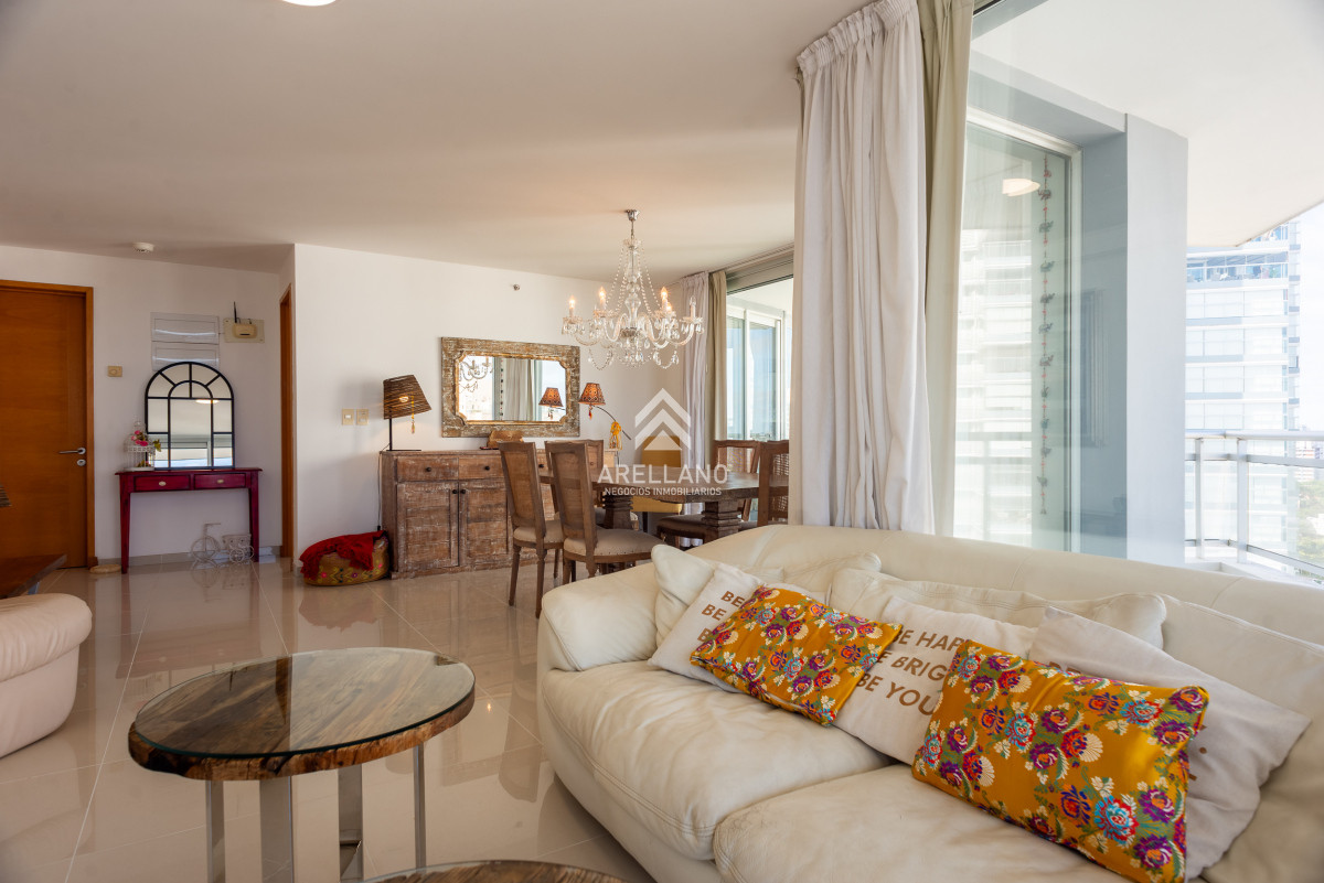 Apartamento ID.4544 - 3 y dependencia Sunrise Tower, Piso Alto, Playa Mansa