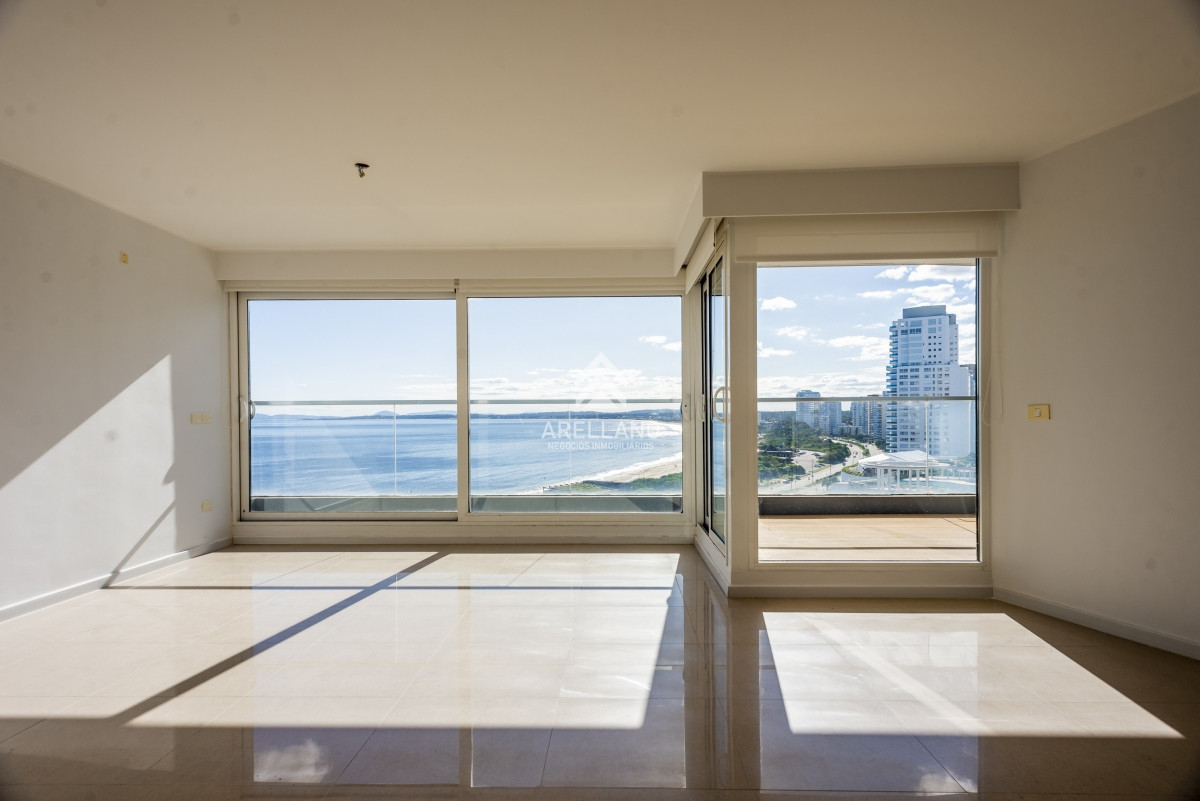 Apartamento ID.3219 - 3 dormitorios Playa Mansa - Punta del Este - Vista al Mar