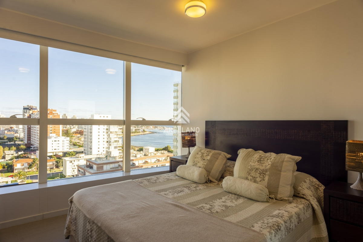 Apartamento ID.3220 - 3 dormitorios y dependencia - Playa Mansa - Piso alto