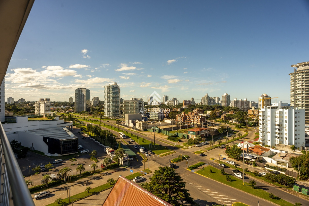 Apartamento ID.3219 - 3 dormitorios Playa Mansa - Punta del Este - Vista al Mar