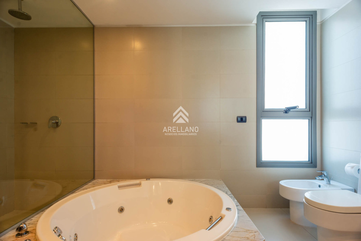 Apartamento ID.4032 - 3 DORMITORIOS Y DEPENDENCIA, Punta del este 