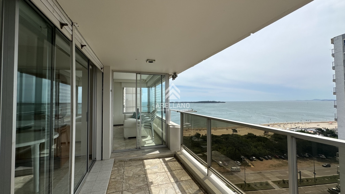 Apartamento ID.2836 - Departamento 2 dormitorios y dependencia Playa Mansa  - Punta del Este - vista al mar