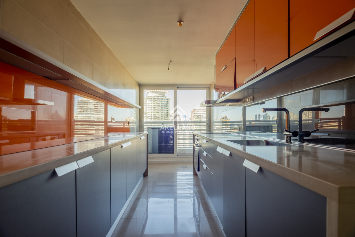 Apartamento ID.3219 - 3 dormitorios Playa Mansa - Punta del Este - Vista al Mar