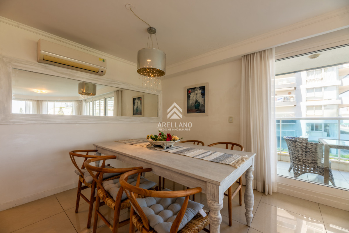 Apartamento ID.5597 - 3 dormitorios y dependencia, Playa Mansa, Punta del Este