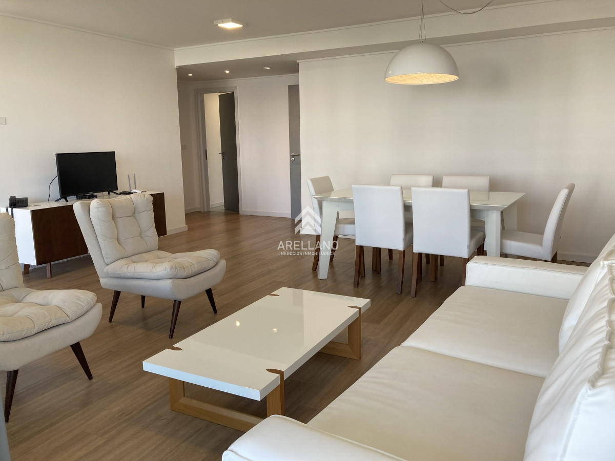 Apartamento ID.13 - 2 suites en playa mansa con garage