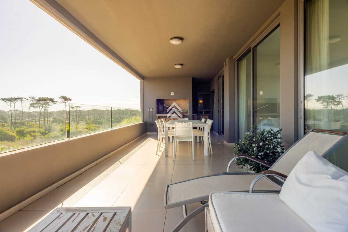 Apartamento ID.4032 - 3 DORMITORIOS Y DEPENDENCIA, Punta del este 