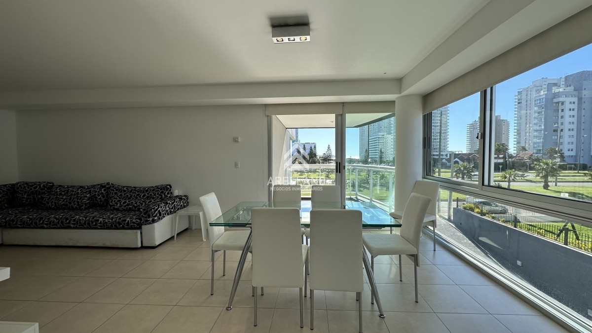 Apartamento ID.2724 - Playa Mansa 2 dormitorios y medio con cochera