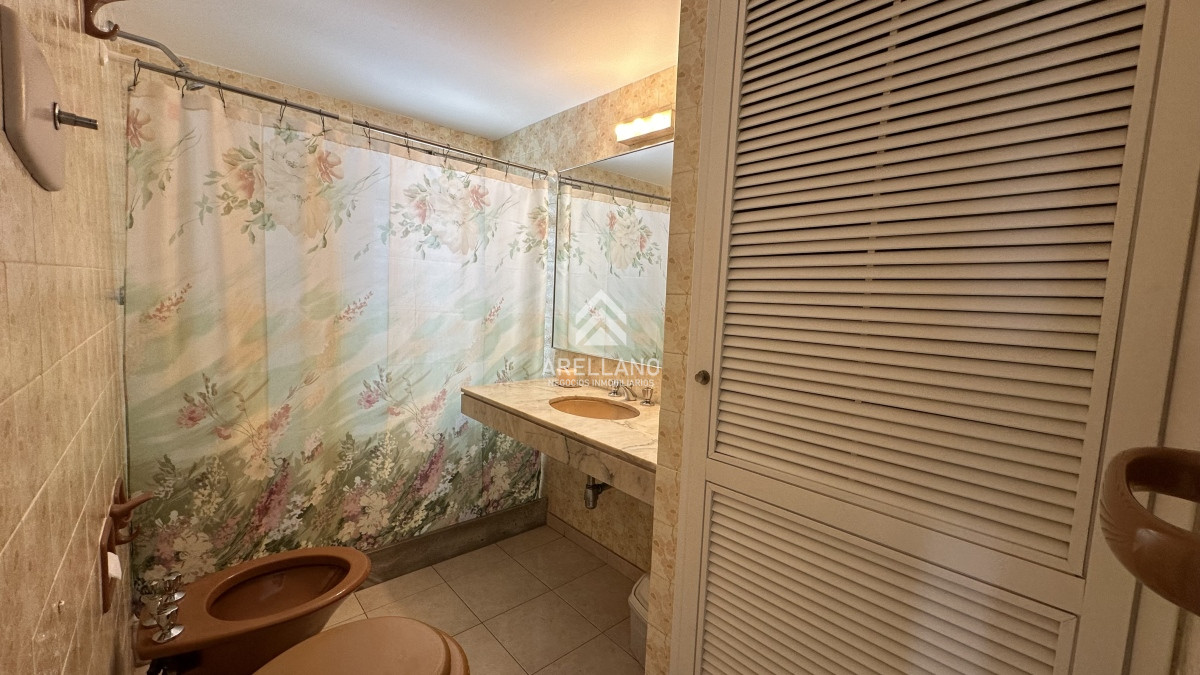 Apartamento ID.2836 - Departamento 2 dormitorios y dependencia Playa Mansa  - Punta del Este - vista al mar