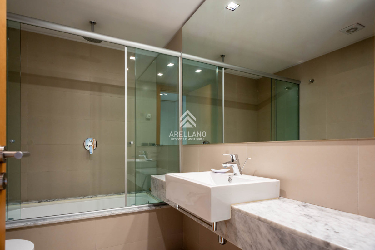 Apartamento ID.4032 - 3 DORMITORIOS Y DEPENDENCIA, Punta del este 