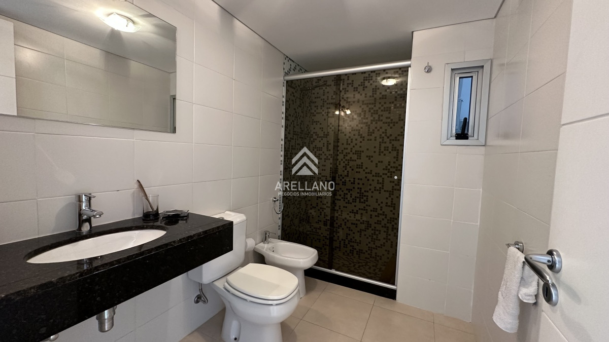 Apartamento ID.2724 - Playa Mansa 2 dormitorios y medio con cochera