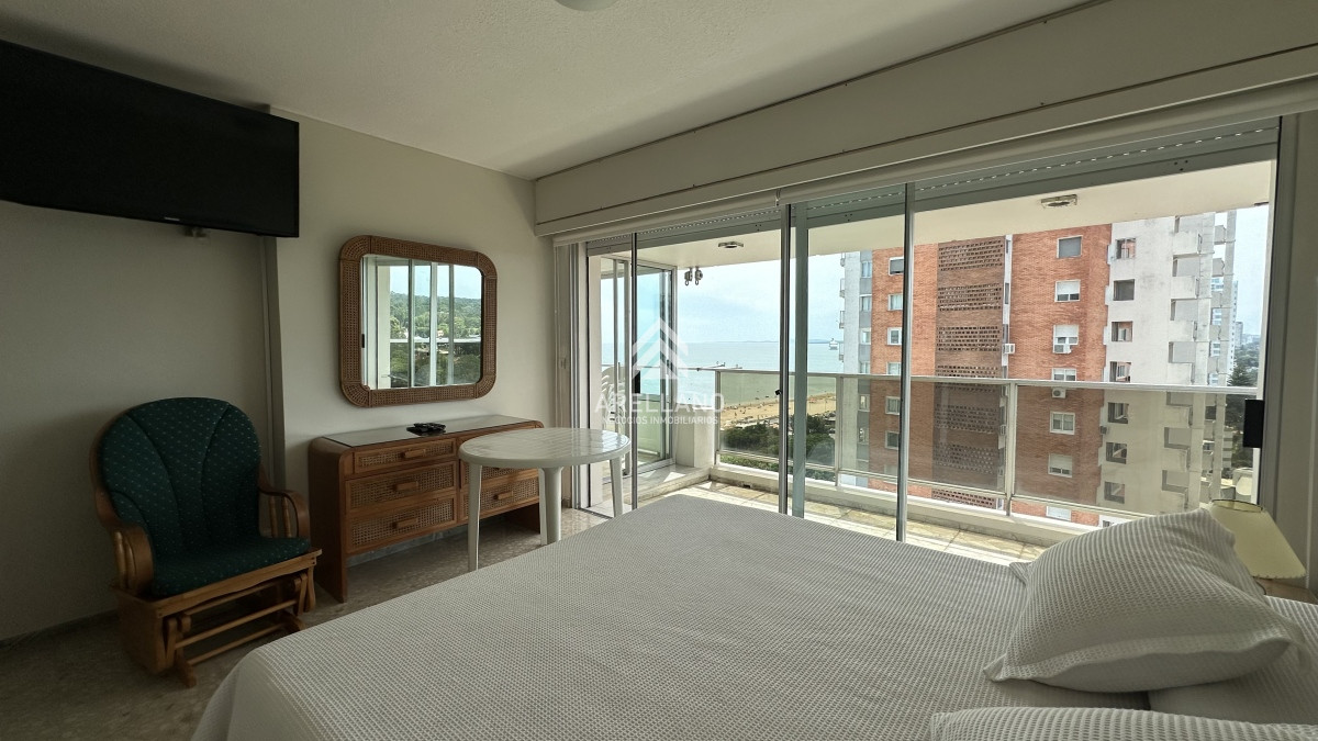 Apartamento ID.2836 - Departamento 2 dormitorios y dependencia Playa Mansa  - Punta del Este - vista al mar