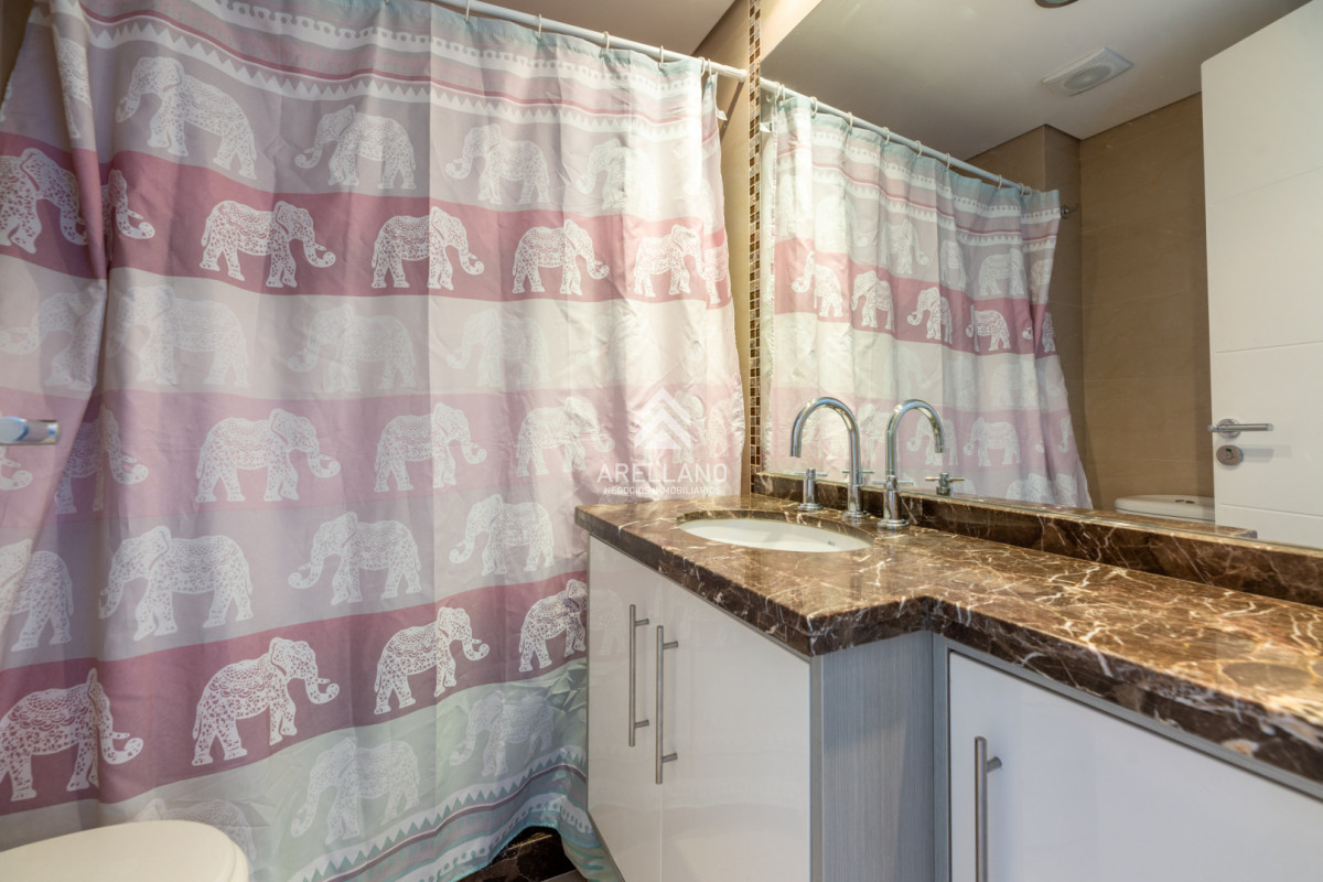 Apartamento ID.5597 - 3 dormitorios y dependencia, Playa Mansa, Punta del Este