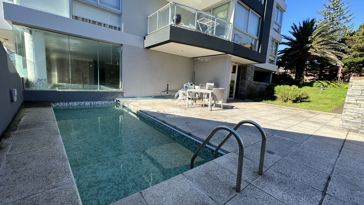 Apartamento ID.2724 - Playa Mansa 2 dormitorios y medio con cochera