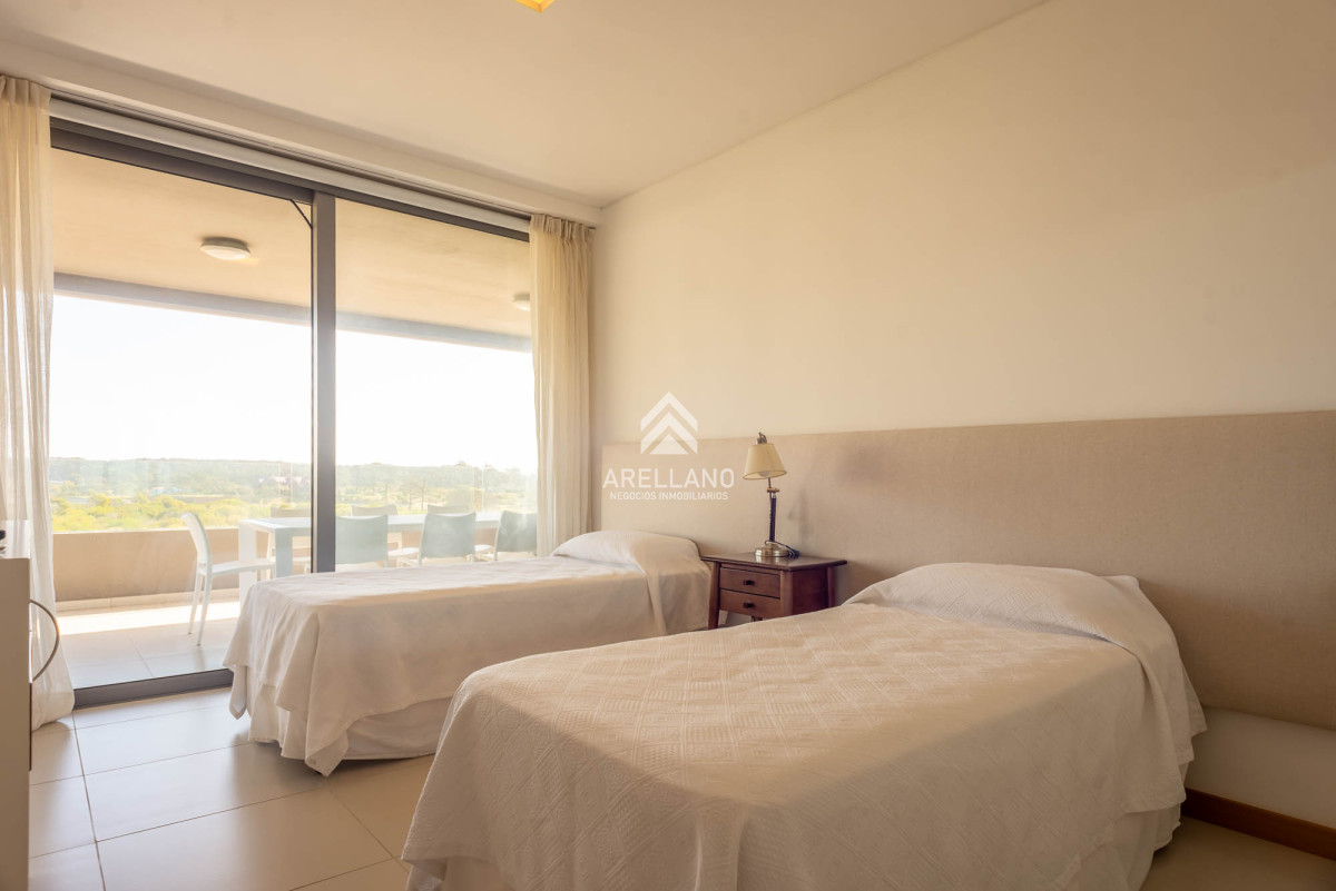 Apartamento ID.4032 - 3 DORMITORIOS Y DEPENDENCIA, Punta del este 