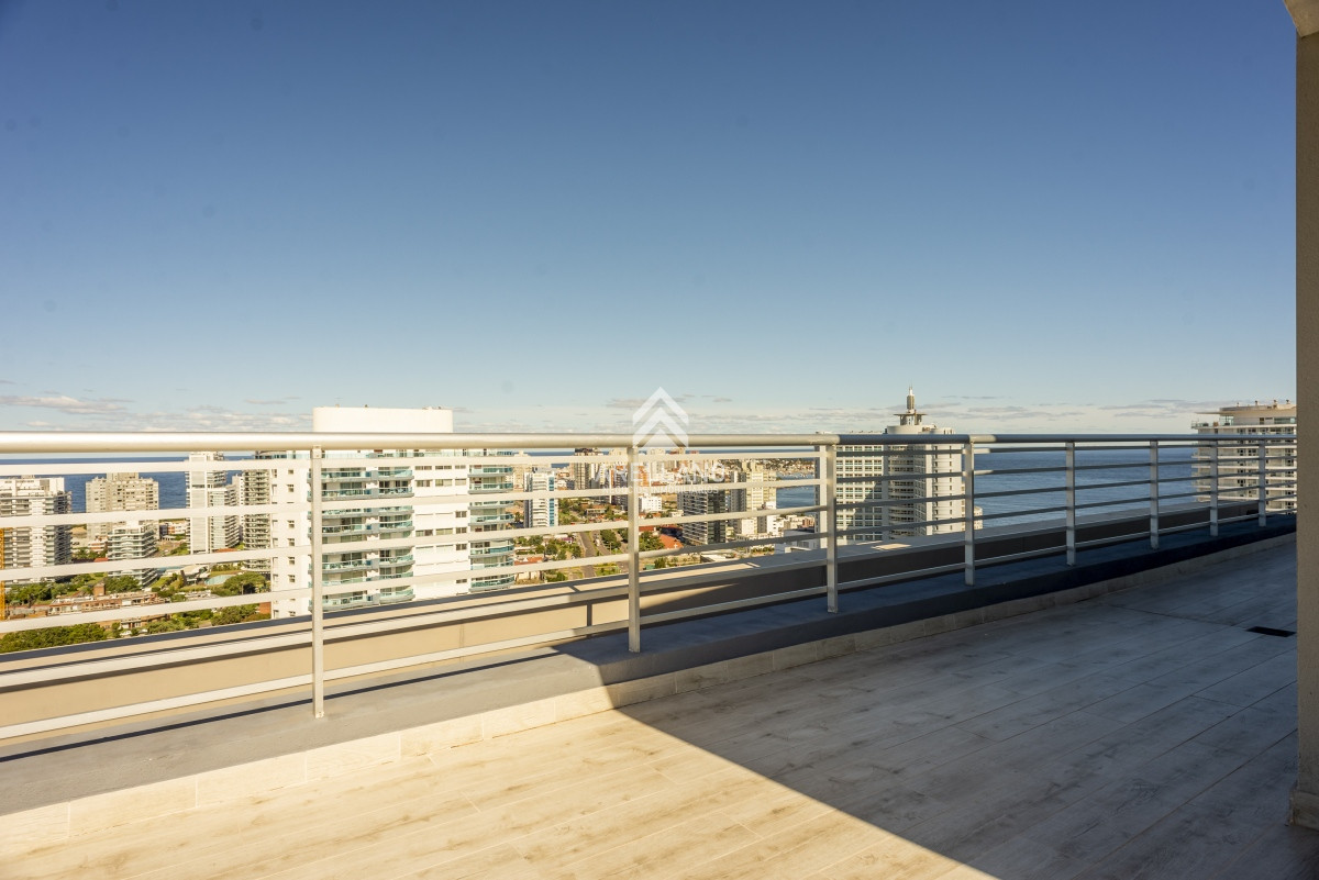 Apartamento ID.3259 - Pent-house 3 dormitorios y dependencia, playa mansa 