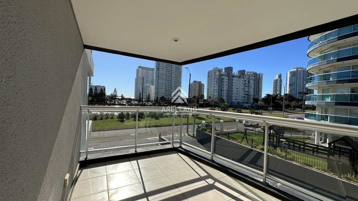 Apartamento ID.2724 - Playa Mansa 2 dormitorios y medio con cochera