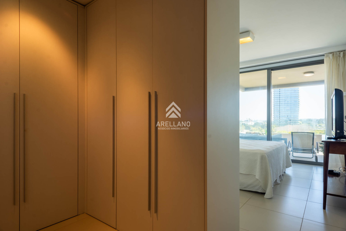 Apartamento ID.4032 - 3 DORMITORIOS Y DEPENDENCIA, Punta del este 