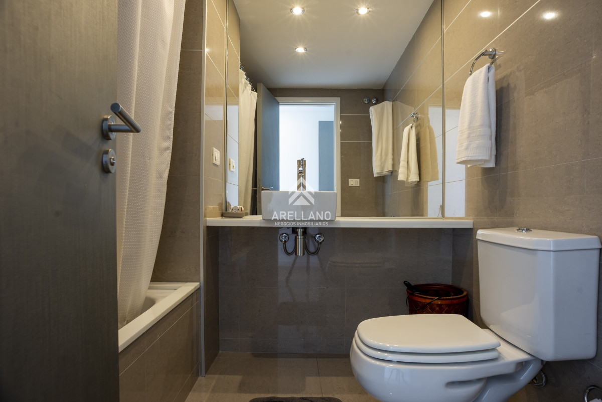 Apartamento ID.3255 - 2 DORMITORIOS PISO ALTO VISTA AL MAR PLAYA MANSA