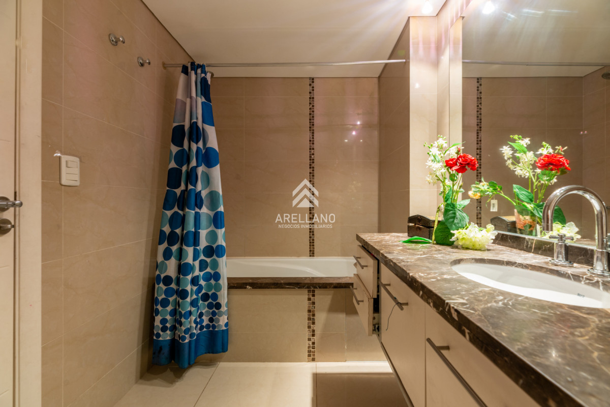 Apartamento ID.5597 - 3 dormitorios y dependencia, Playa Mansa, Punta del Este