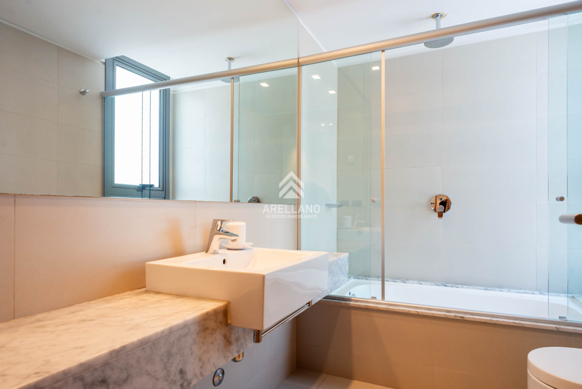 Apartamento ID.4032 - 3 DORMITORIOS Y DEPENDENCIA, Punta del este 