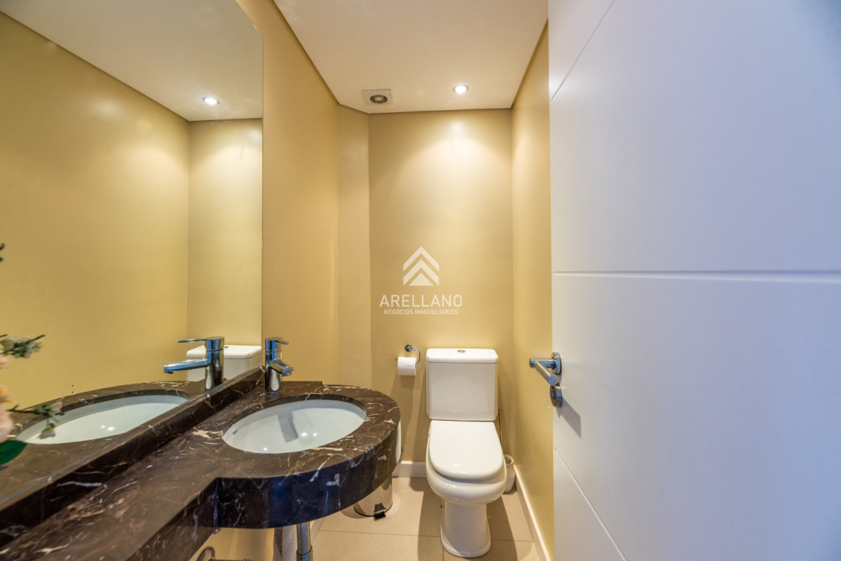 Apartamento ID.5597 - 3 dormitorios y dependencia, Playa Mansa, Punta del Este