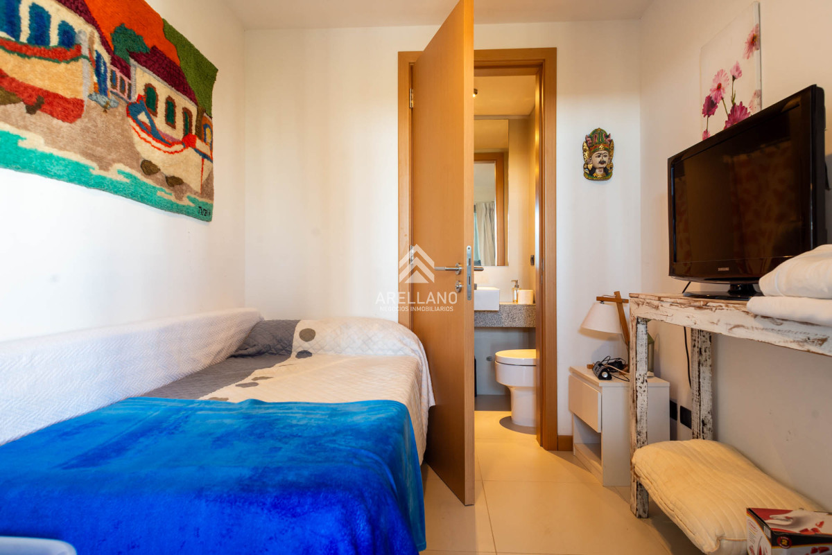 Apartamento ID.4032 - 3 DORMITORIOS Y DEPENDENCIA, Punta del este 