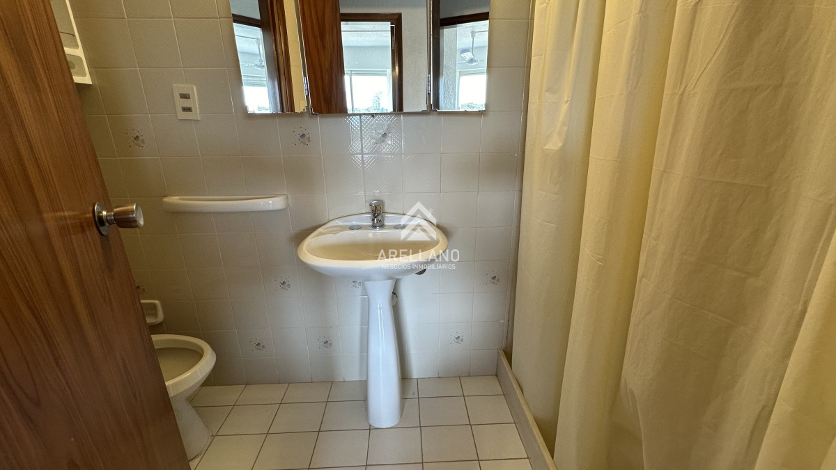 Apartamento ID.2748 - 3 dormitorios con vista al mar Playa Mansa, Punta del Este