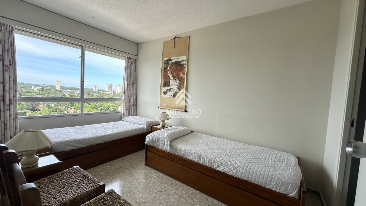 Apartamento ID.2836 - Departamento 2 dormitorios y dependencia Playa Mansa  - Punta del Este - vista al mar