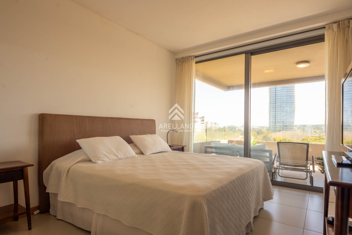 Apartamento ID.4032 - 3 DORMITORIOS Y DEPENDENCIA, Punta del este 
