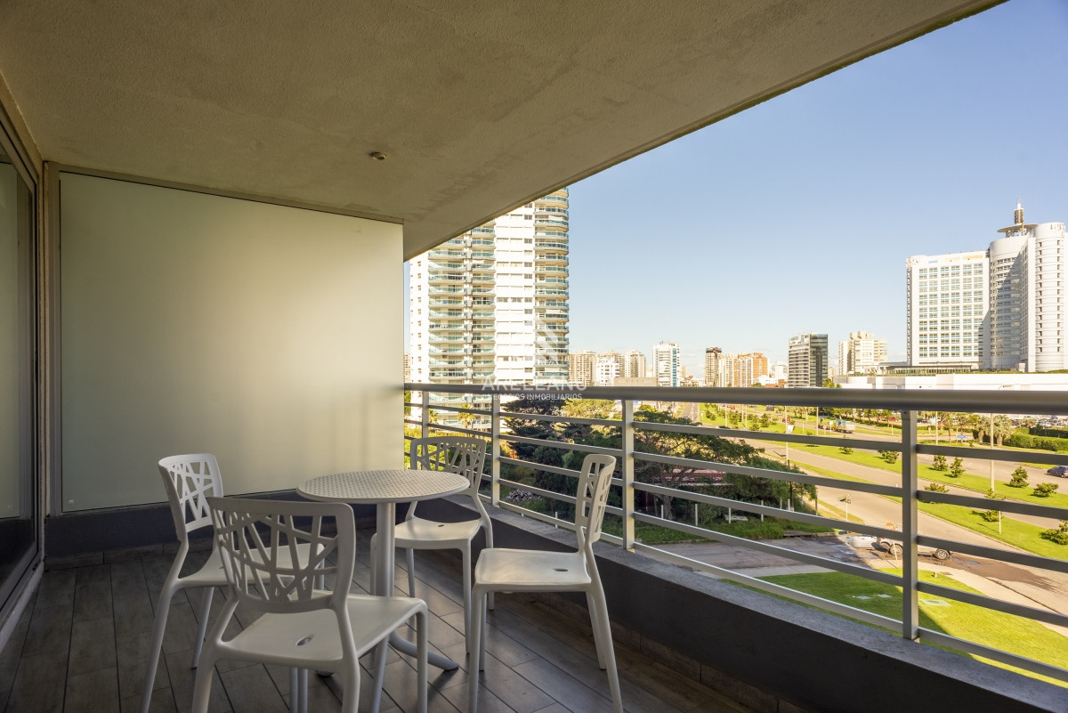 Apartamento ID.3256 - 2 dormitorios playa mansa - Punta del Este