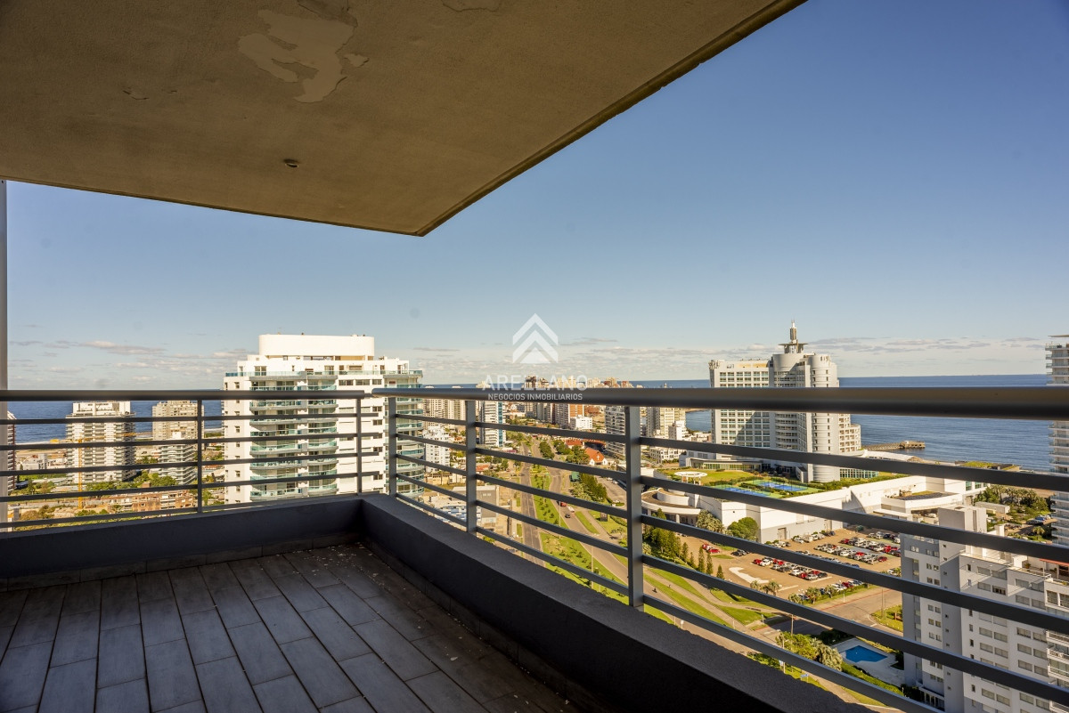Apartamento ID.3259 - Pent-house 3 dormitorios y dependencia, playa mansa 