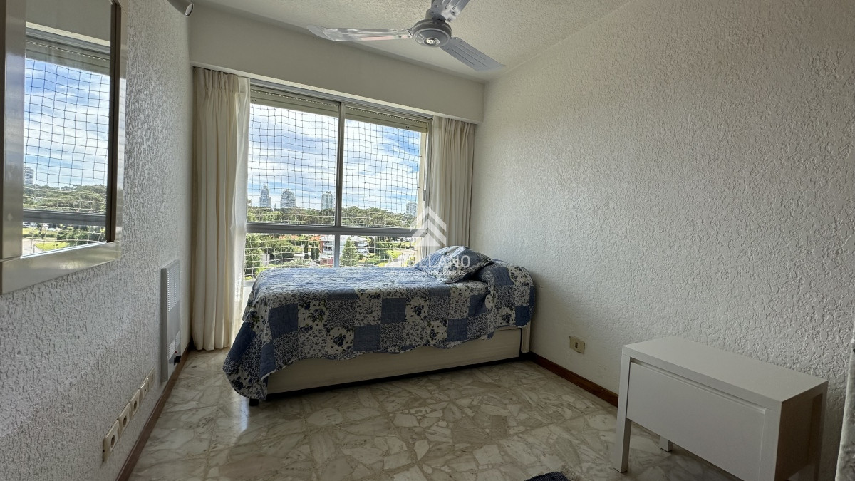 Apartamento ID.2748 - 3 dormitorios con vista al mar Playa Mansa, Punta del Este