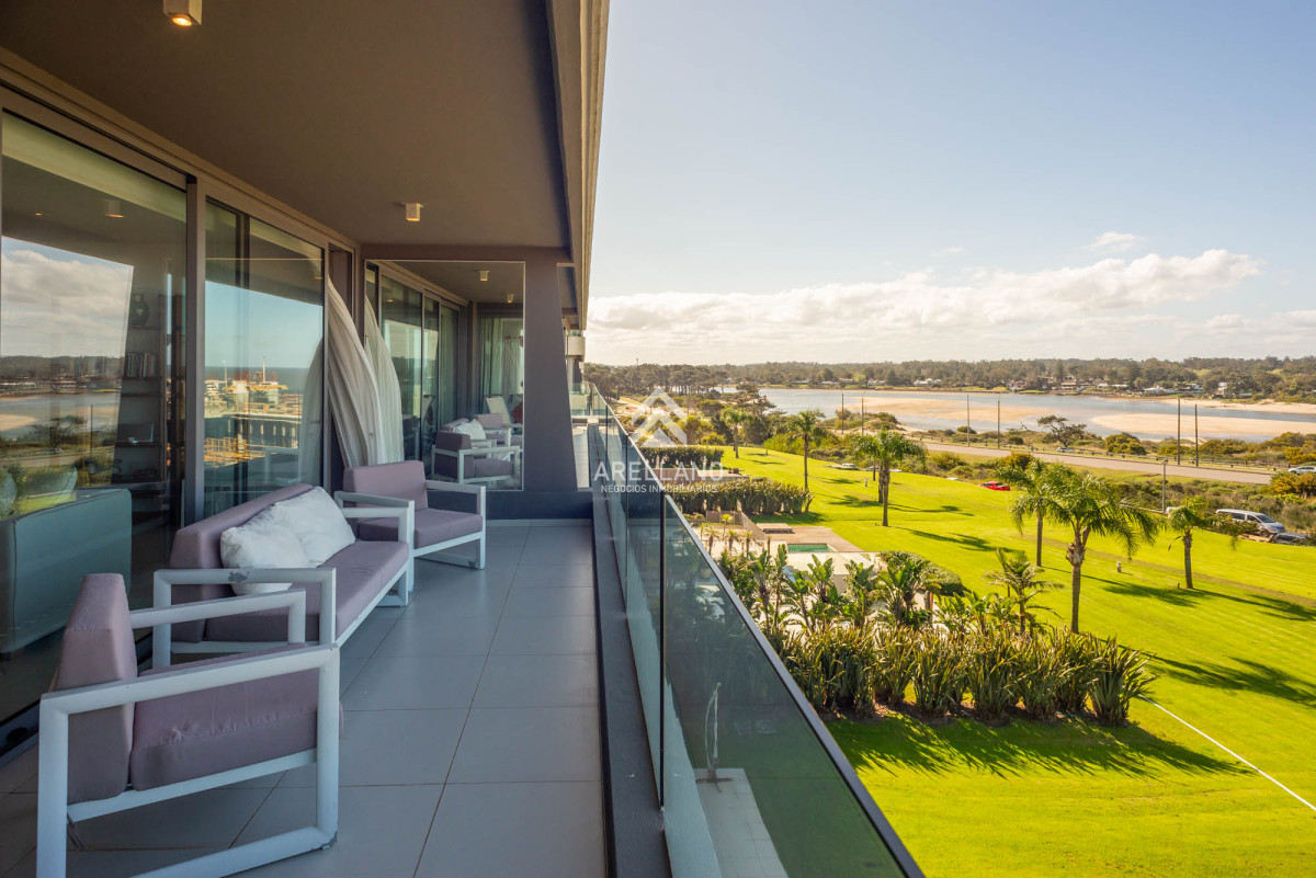 Apartamento ID.4032 - 3 DORMITORIOS Y DEPENDENCIA, Punta del este 