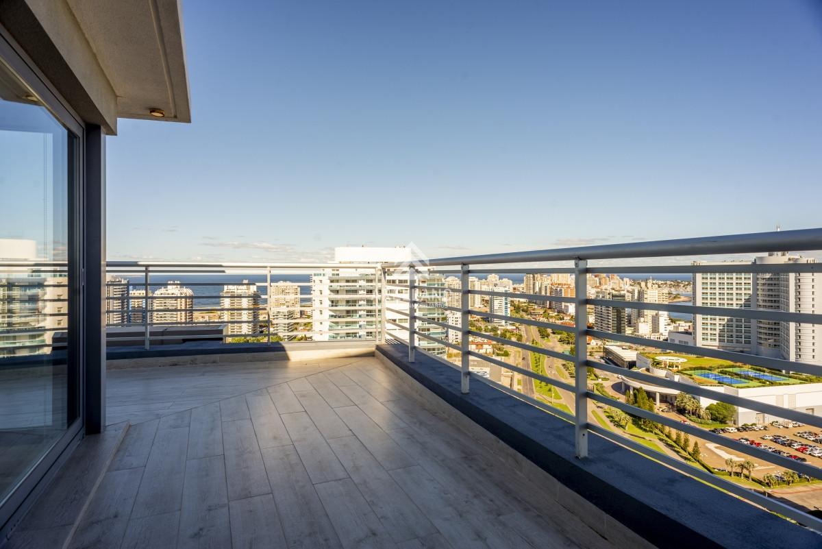 Apartamento ID.3259 - Pent-house 3 dormitorios y dependencia, playa mansa 