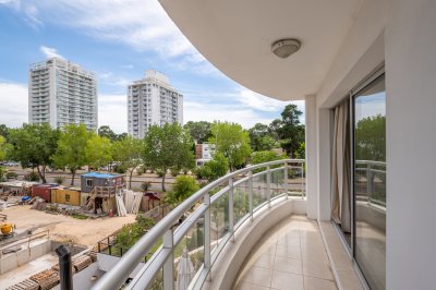 2 dormitorios y garage, proximo a Punta Shopping