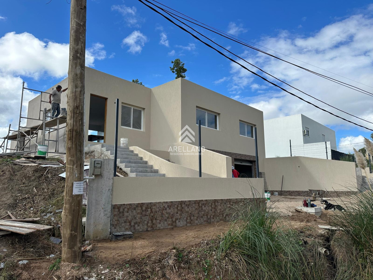 Casa ID.4605 - 2 dormitorios altos de la laguna con garage