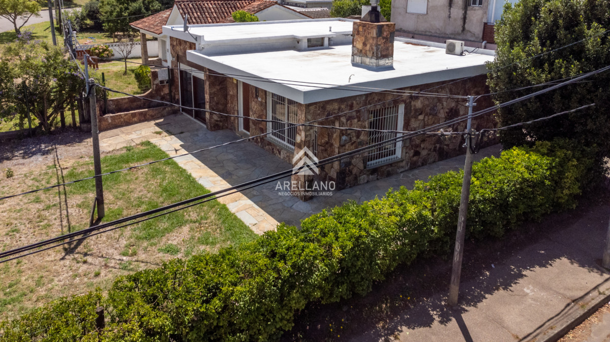 Casa ID.5781 - Casa en Pinares 2 dormitorios, solida construccion