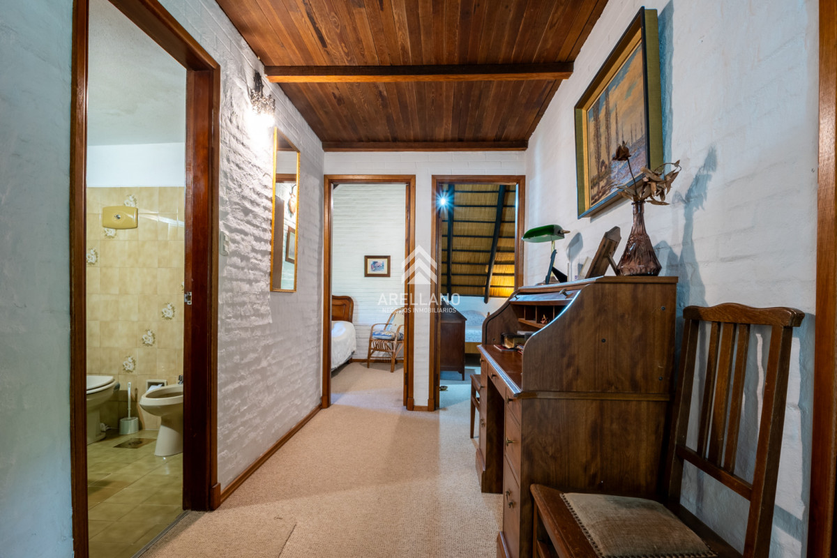 Casa ID.5911 - Venta casa 5 dormitorios, piscina y garage