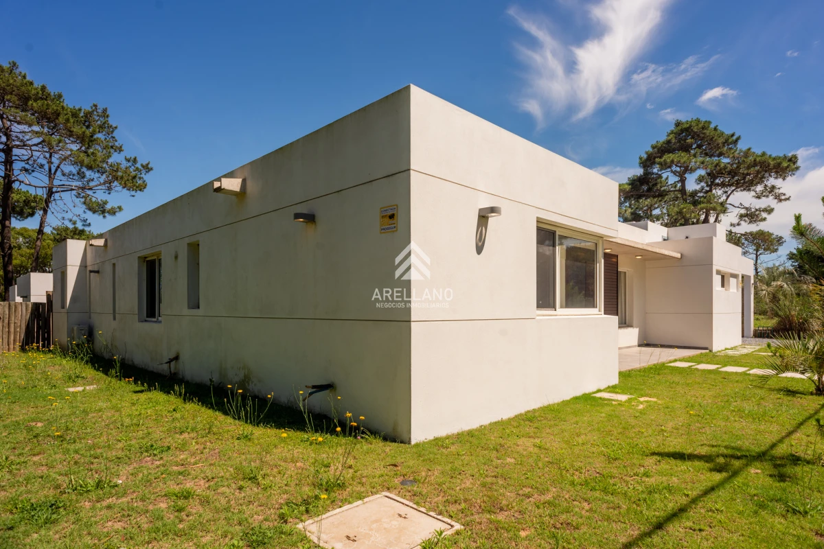 Casa ID.4200 - CASA CON PISCINA EN LA BARRA 3 DORMITORIOS