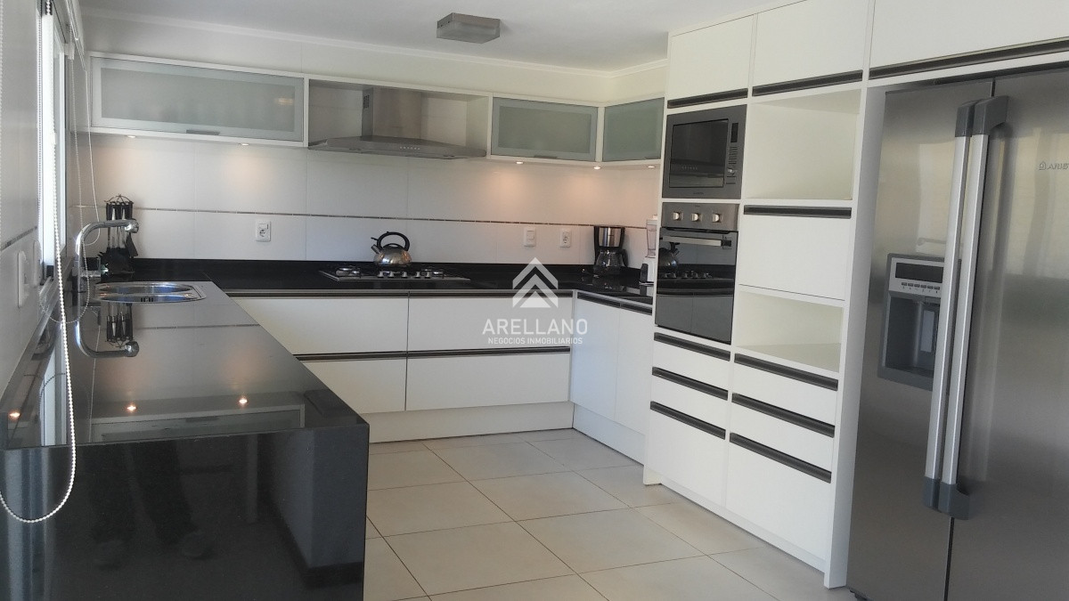 Casa ID.67 - Venta casa 4 dormitorios Playa Mansa 