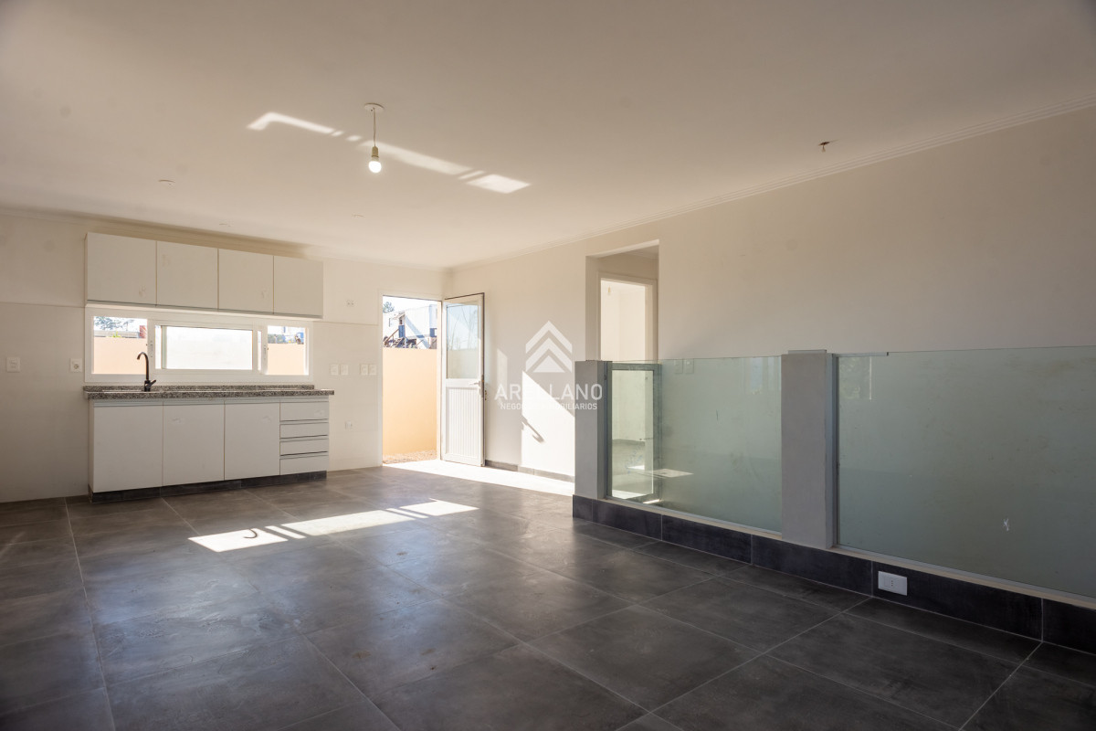 Casa ID.4605 - 2 dormitorios altos de la laguna con garage