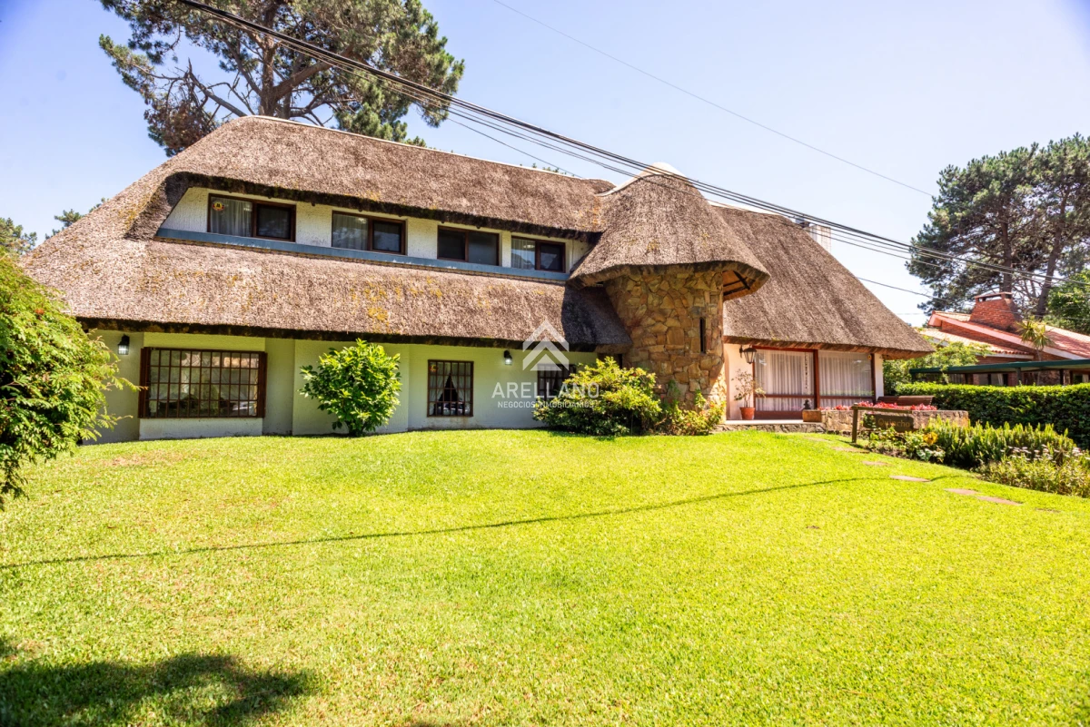 Casa ID.5750 - Alquiler 5 dormitorios piscina climatizada Punta del Este