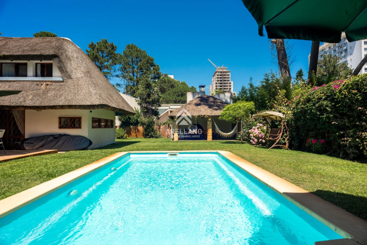 Casa ID.5750 - Alquiler 5 dormitorios piscina climatizada Punta del Este
