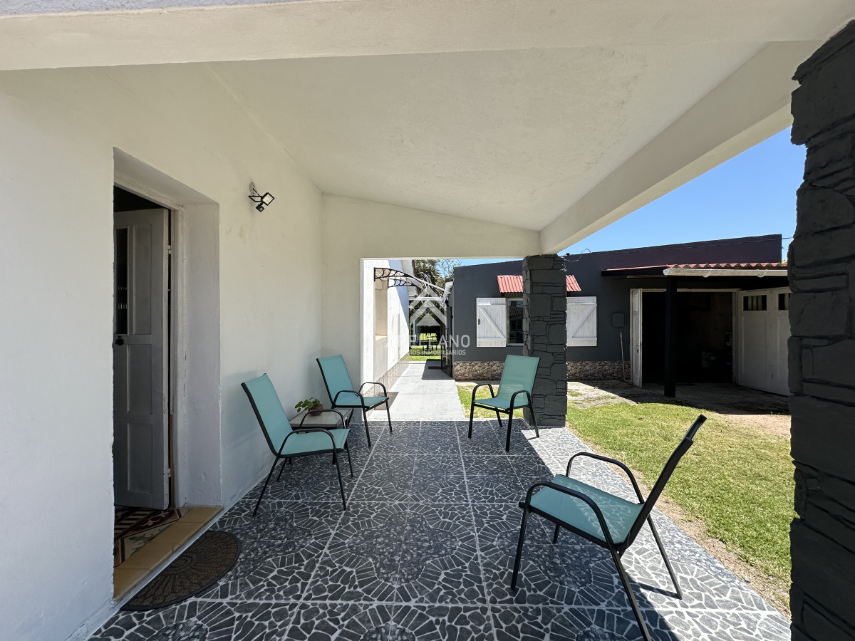 Casa ID.4217 - Venta casa 5 dormitorios en La Coronilla 