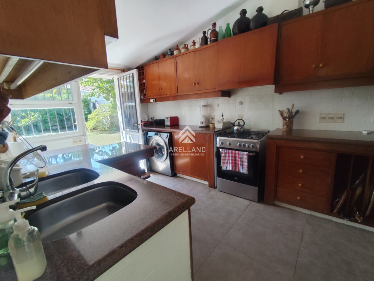 Casa ID.6126 - 2 dormitorios y dependencia en Playa Mansa