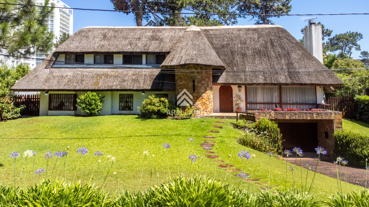 Casa ID.5750 - Alquiler 5 dormitorios piscina climatizada Punta del Este